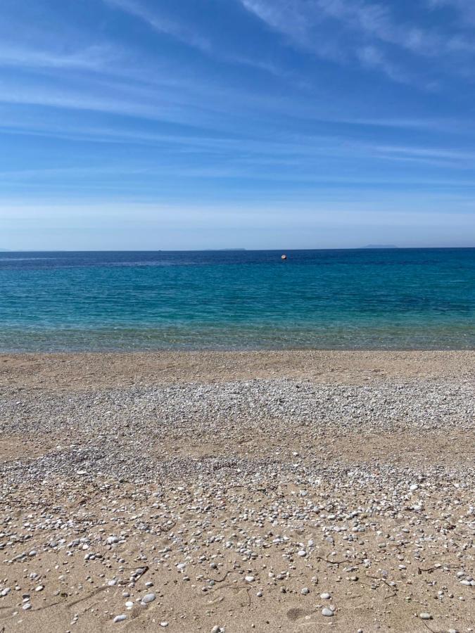Las Nubes Rooms Himare Exteriör bild