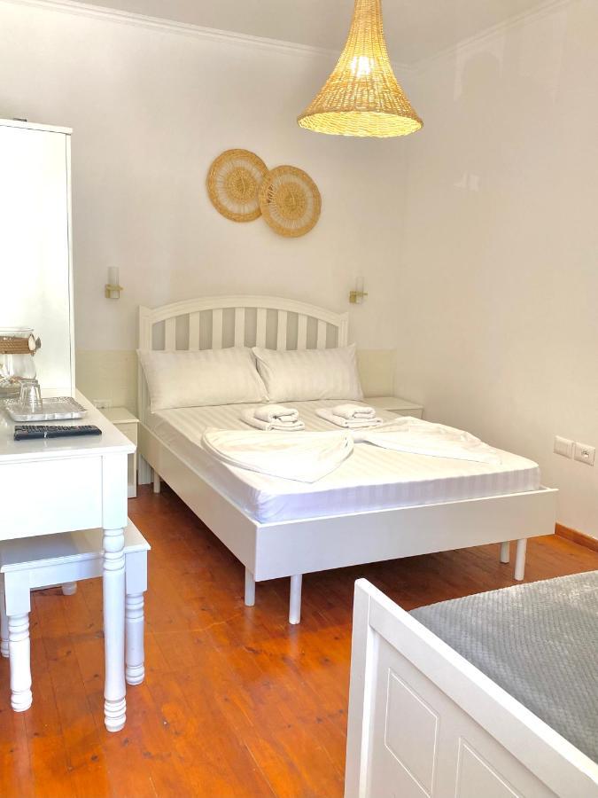 Las Nubes Rooms Himare Exteriör bild