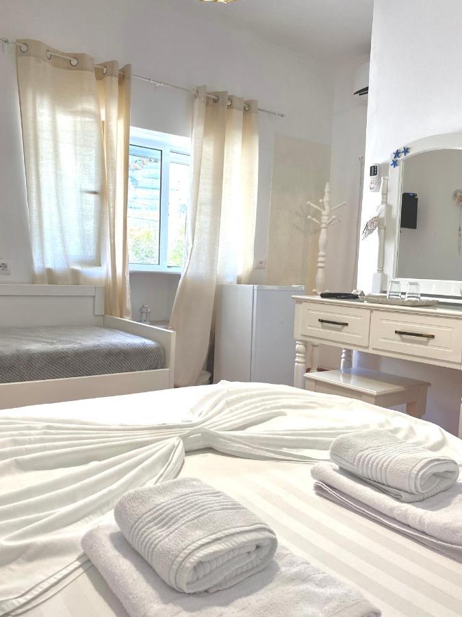 Las Nubes Rooms Himare Exteriör bild