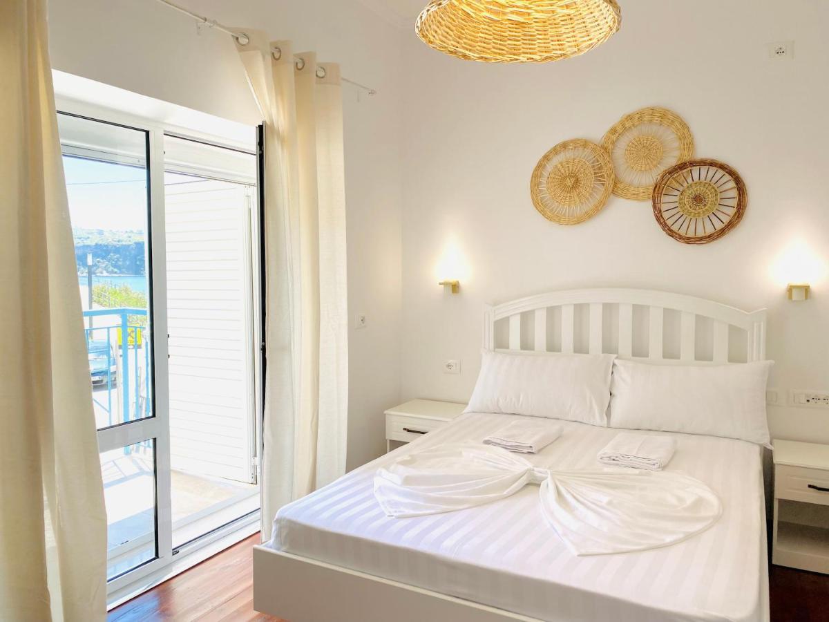 Las Nubes Rooms Himare Exteriör bild