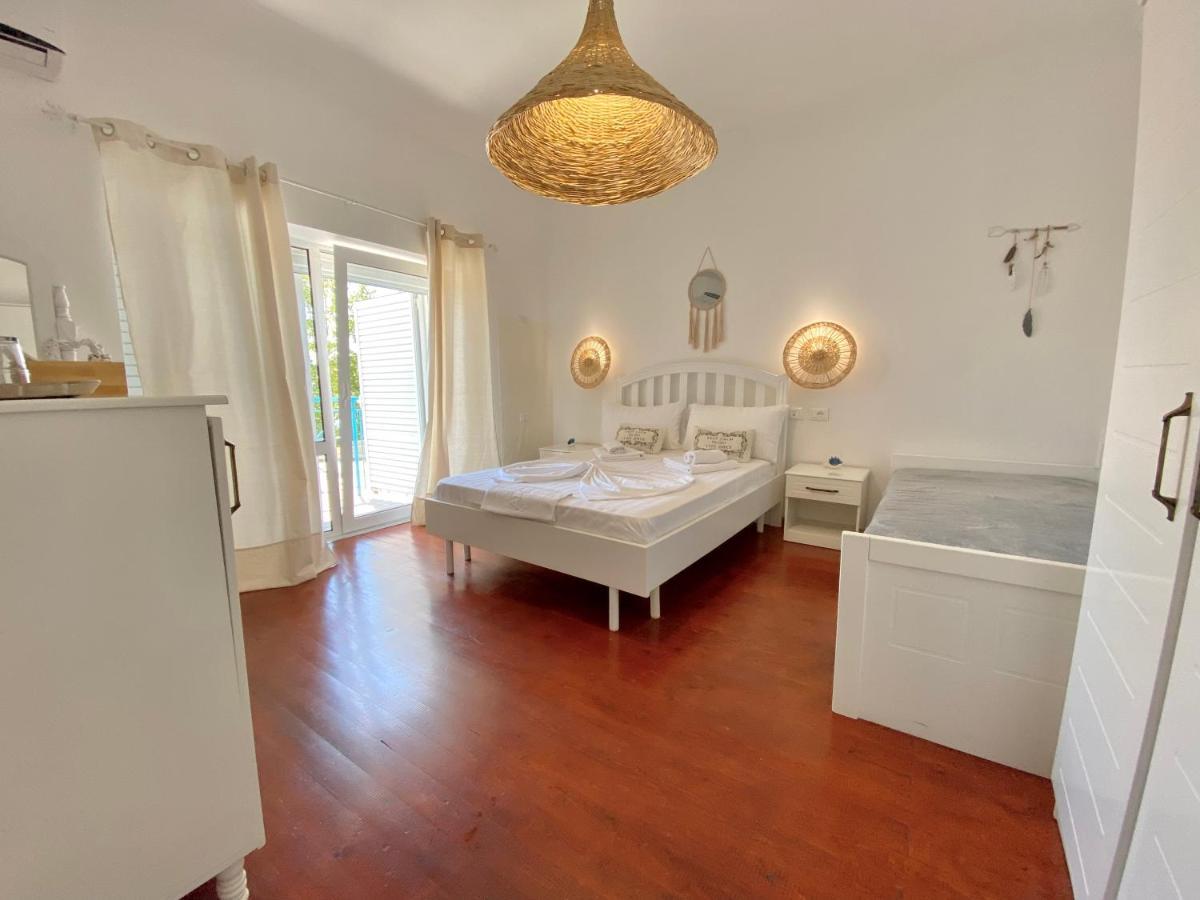 Las Nubes Rooms Himare Exteriör bild