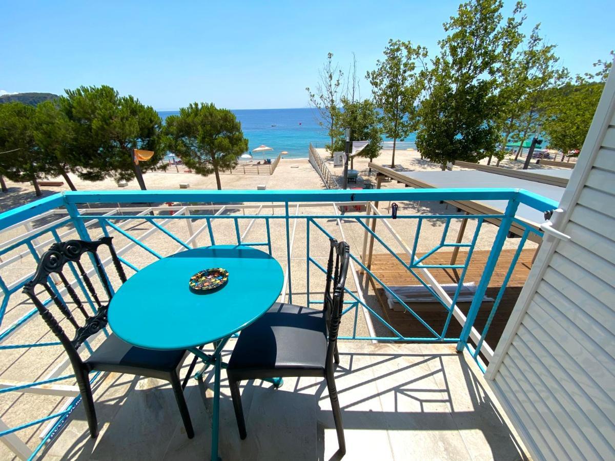 Las Nubes Rooms Himare Exteriör bild