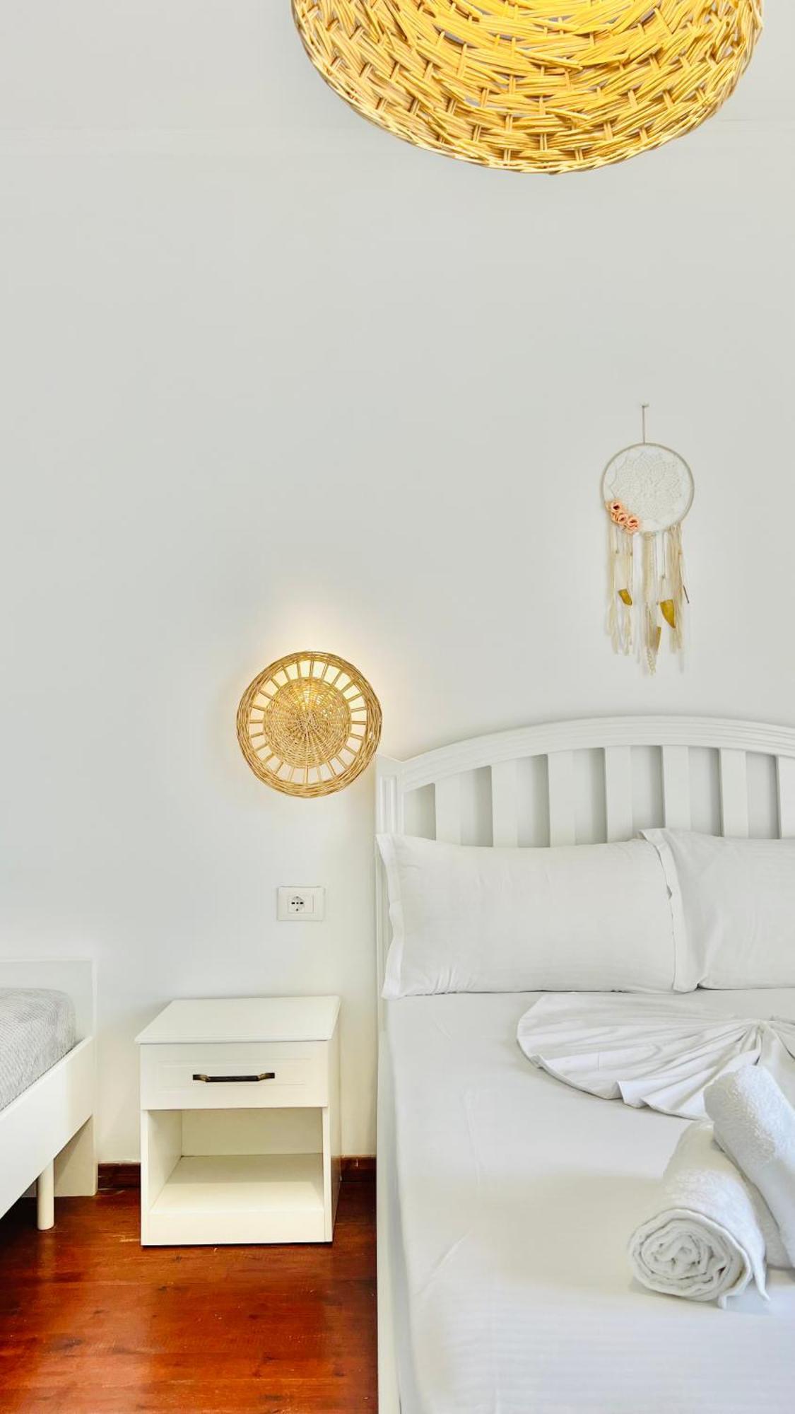 Las Nubes Rooms Himare Exteriör bild